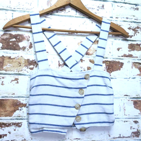 UO Lucca Couture Emory Striped Button-Down Cotton + Linen Cropped Top - Picture 6 of 11